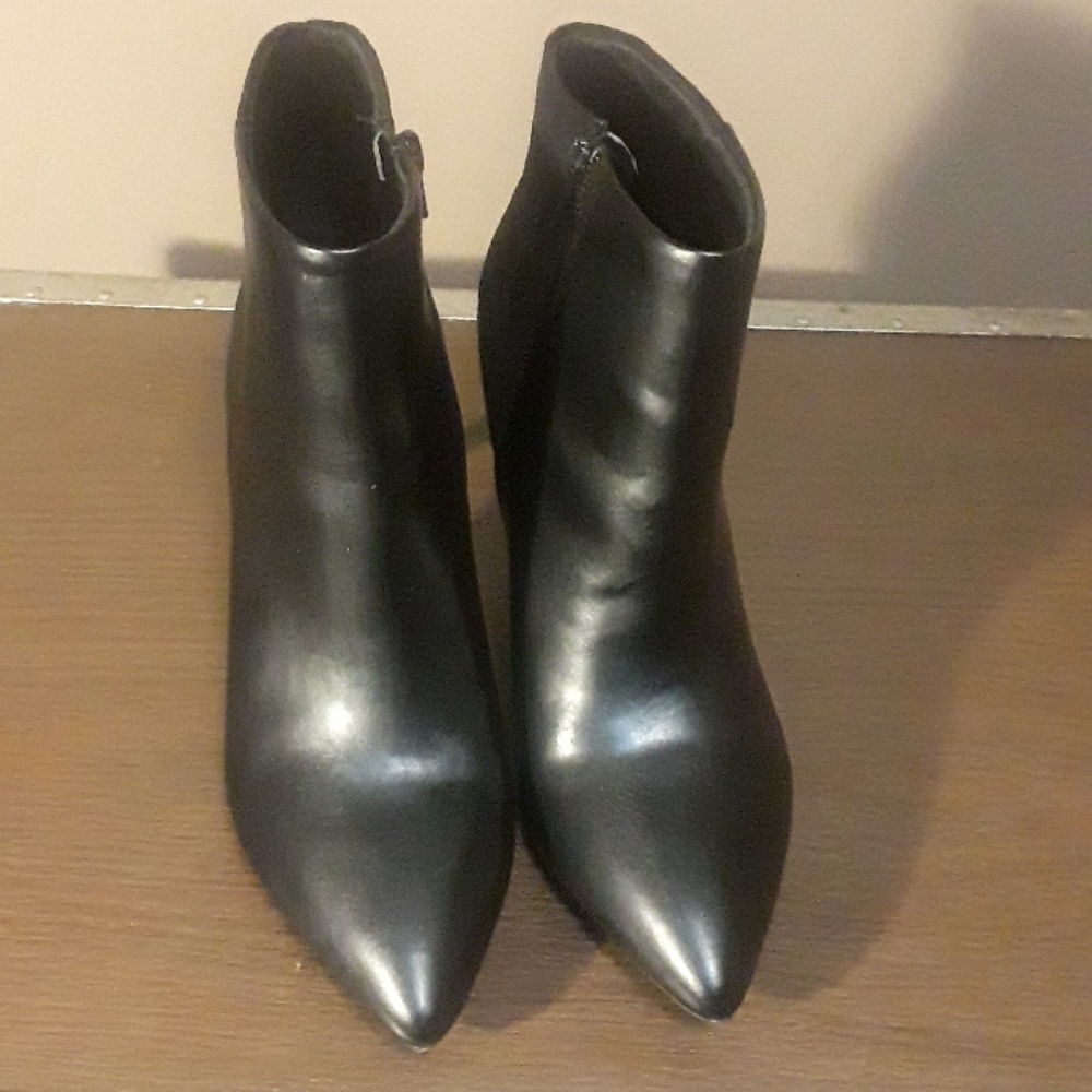 BOOTS!! 🎈🎈🎈 - Picture 3 of 3